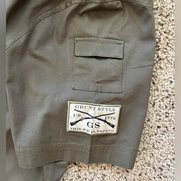 Grunt Style, button down, short sleeve shirt. Very Good Condition! Army Green. - Picture 8 of 11